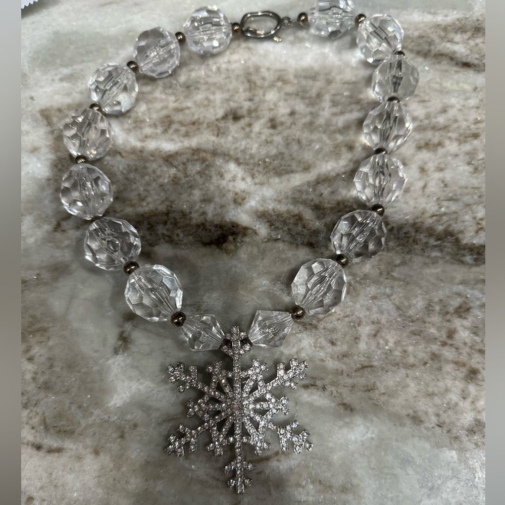 SNOWFLAKE CRYSTAL SPARKLY HUGE BEADS NECKLACE